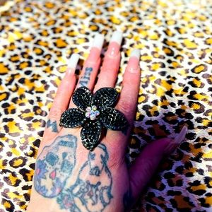 Torrid bling flower ring - new no tags